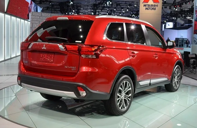 2016-Mitsubishi-Outlander-9.jpg