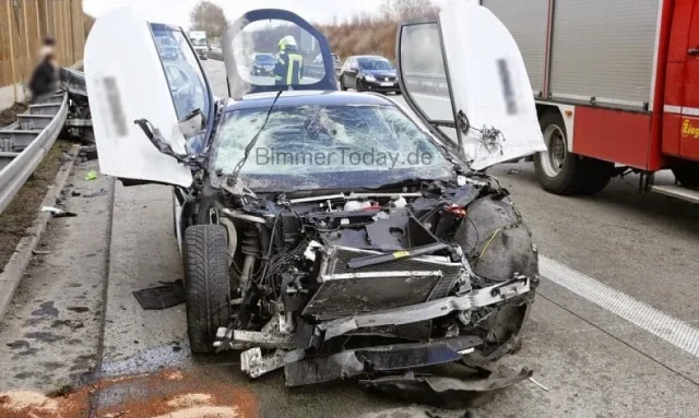 bmw-i8-crashes-with-an-audi-a3-on-a-german-autobahn_1.jpg