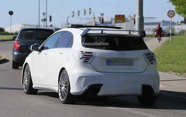2016-mercedes-a45-amg-facelift-spied-with-minimal-disguise-more-aggressive-design_7.jpg