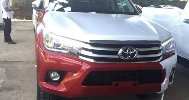 2016_Toyota_HiLux_Revo_Leaked_1.jpg