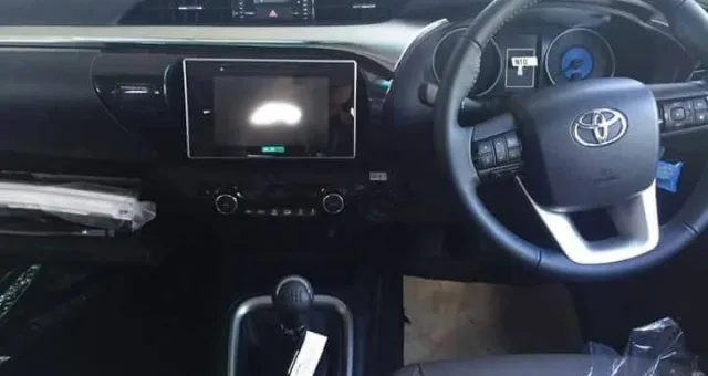 2016_Toyota_HiLux_Revo_Leaked_4.jpg