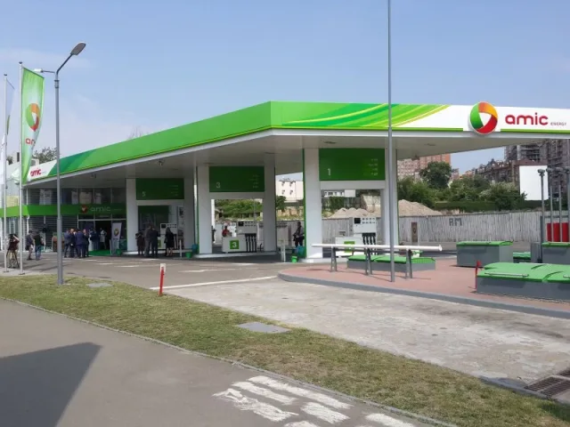 amic-station001.jpg