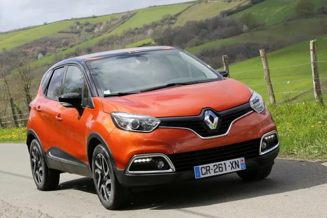 2014-renault-captur-front-angle_.jpg