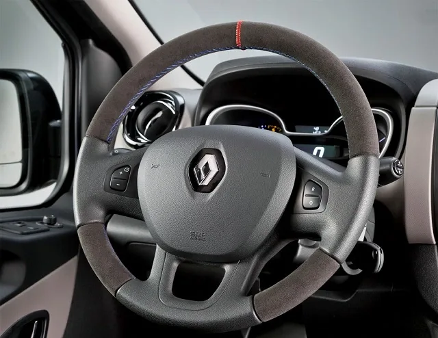 Renault_Trafic_Formula_Edition_02.jpg