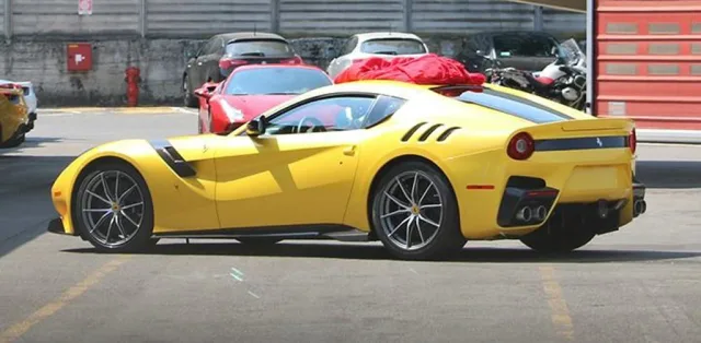 hardcore-ferrari-f12-spy-shots--image-via-cavallino-rampante_100521114_l.jpg