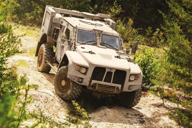 pentagon_zamenit_vse_hummer_na_gibridy_oshkosh_7.jpg