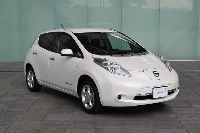 2013-nissan-leaf-2.jpg