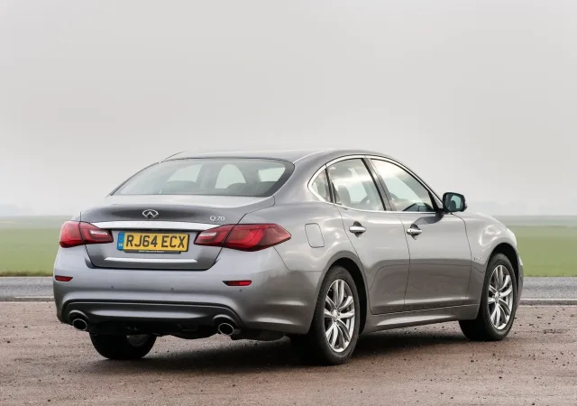 Infiniti-Q70_2015_1280x960_wallpaper_31.jpg