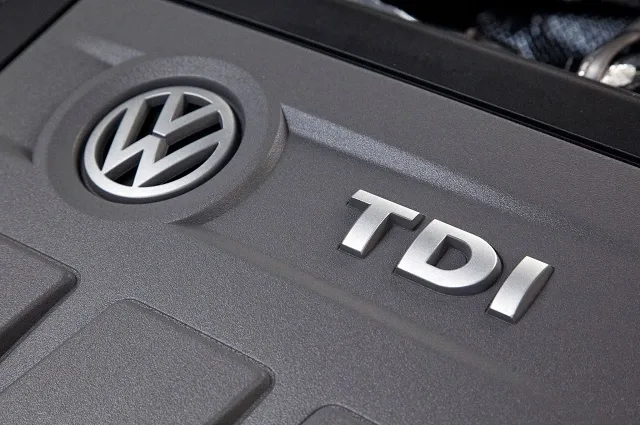 2013-volkswagen-passat-tdi-engine.jpg