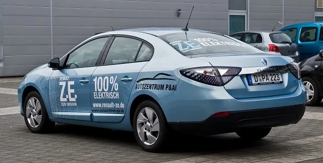 Renault_Fluence_Z.E._–_Heckansicht,_11._Februar_2013,_Düsseldorf.jpg
