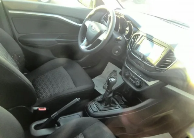 1444273116_1444120100_lada-vesta-cng-13.jpg