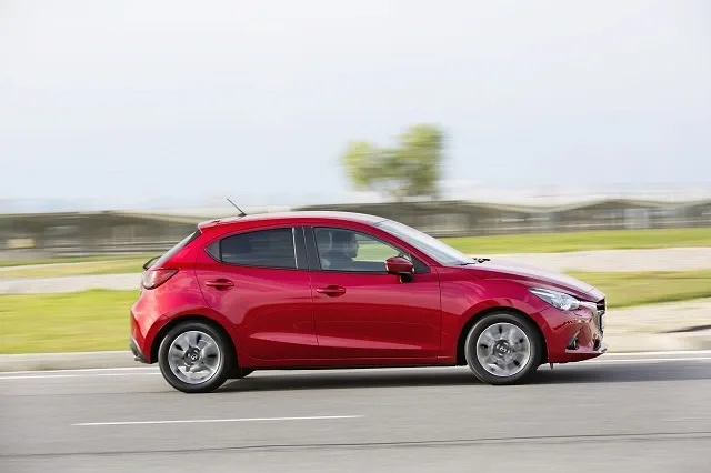 Mazda2_2015_action_03.jpg