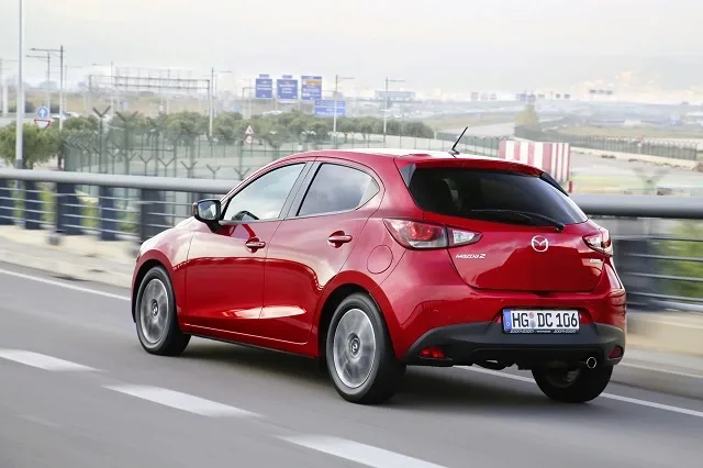 Mazda2_2015_action_04.jpg