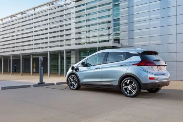 2017-chevrolet-bolt-ev-15.jpg