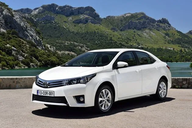 2015-Toyota-Corolla-Hathback.jpg