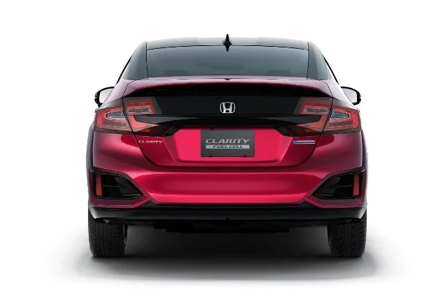 cf520313-eab4-4a12-bc59-44460b005bca-Honda_Clarity_FCV_05.jpg