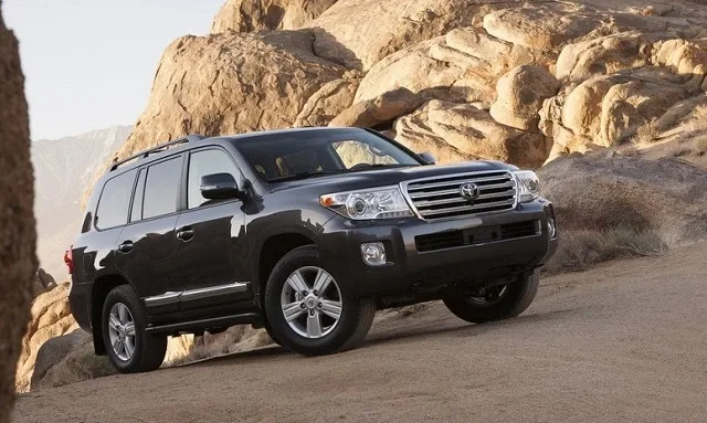 Toyota-Land_Cruiser-2013-800-05.jpg