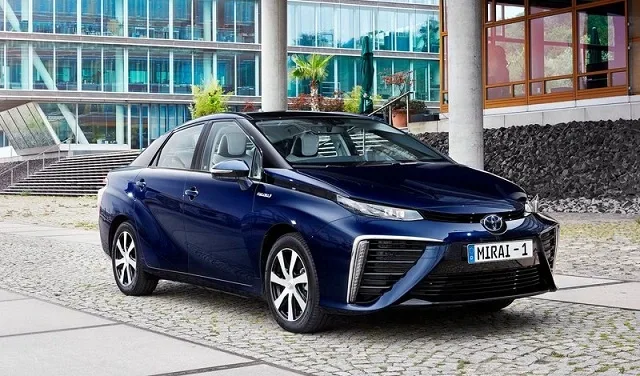 Toyota-Mirai-2016-800-06.jpg