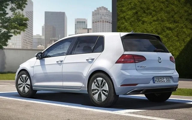 Volkswagen-e-Golf-2017-800-05_1.jpg