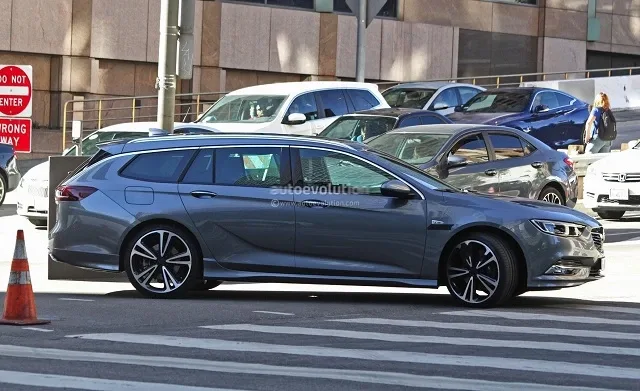 2017-opel-insignia-spied-sans-camouflage-looks-all-grown-up_19.jpg