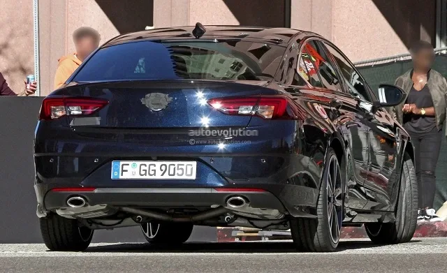 2017-opel-insignia-spied-sans-camouflage-looks-all-grown-up_10.jpg