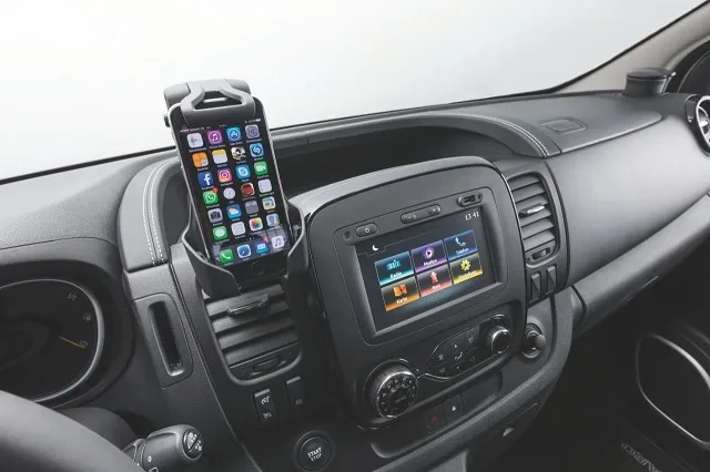 ais-vivaro2.jpg