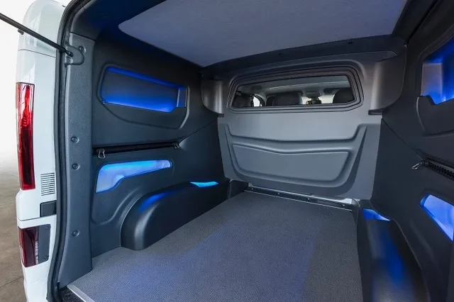ais-vivaro3.jpg