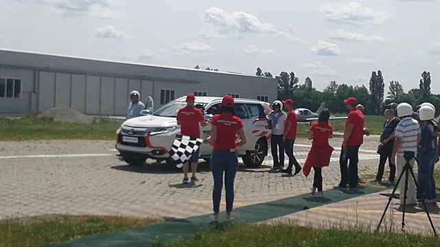 mitsubishi-dakar-ua-3.jpg