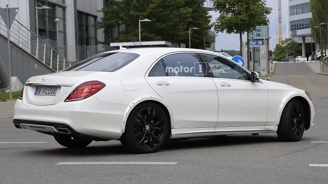 2020-mercedes-s-class-spy-photo-2_1.jpg