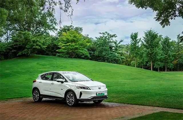 ais-geely-gse-2.jpg