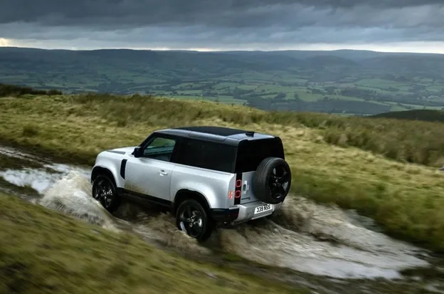 land_rover_2021_3.jpg