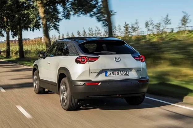 mazda_mx_30_2.jpg