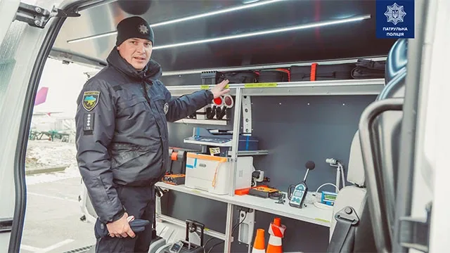 police-bus-2.jpg