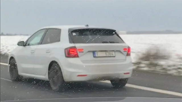 skoda-fabia21-spy2.jpg