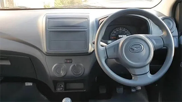 Daihatsu-Ayla-4.jpg