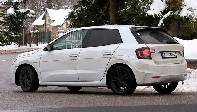 skoda-fabia-21-spy4.jpg
