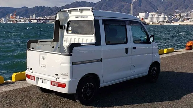Daihatsu-HiJet-Deckvan-2.jpg