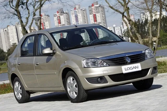 renault logan.jpg