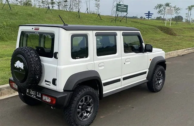suzuki-jimni-5d-2.jpg