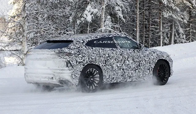 Lamborghini-Urus-2022-spy-2.jpg