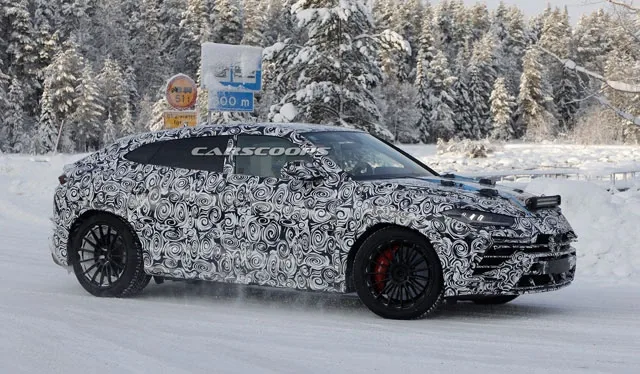 Lamborghini-Urus-2022-spy-3.jpg