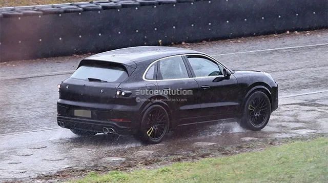 Porsche-Cayenne-2022-spy-2.jpg