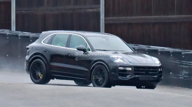 Porsche-Cayenne-2022-spy-3.jpg