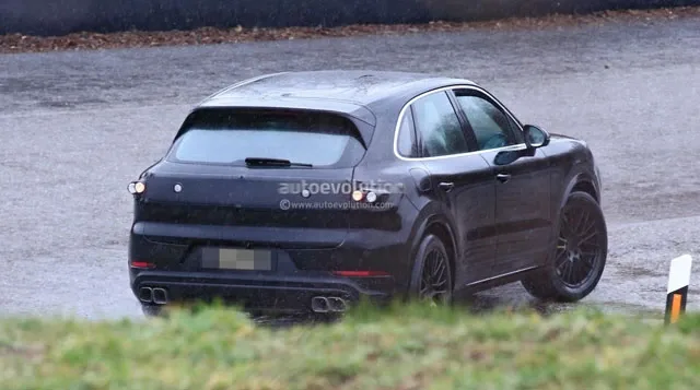 Porsche-Cayenne-2022-spy-4.jpg