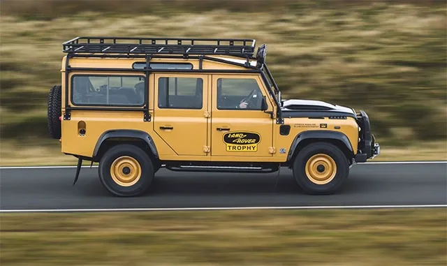 Land-Rover-Defender-old-2.jpg