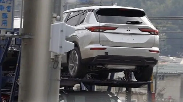 Mitsubishi-Outlander-2021-spy-2.jpg