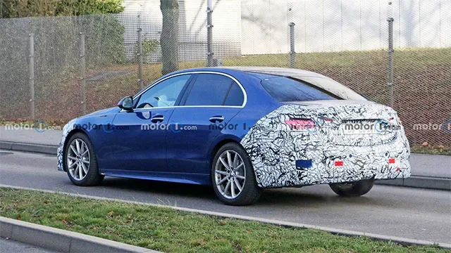 Mercedes-Benz-C-Class-w206-spy-3.jpg