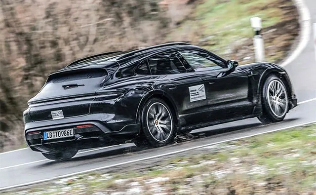 Porsche-Taycan-Cross-Turismo-2.jpg