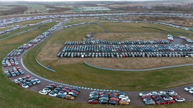 autotrek-sklad2.jpg