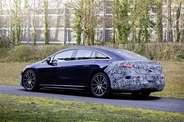 Mercedes-Benz-EQS-spy12.jpg